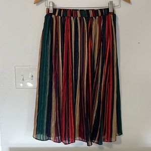 Pleated skirt with shiny thread details XS or size 2